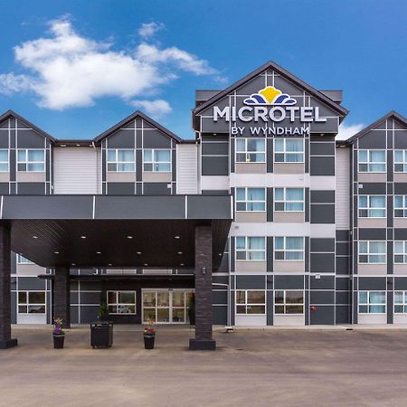 Microtel Inn & Suites By Wyndham Whitecourt Buitenkant foto