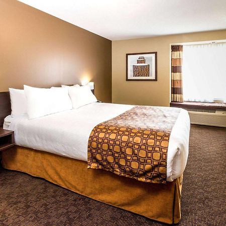 Microtel Inn & Suites By Wyndham Whitecourt Buitenkant foto