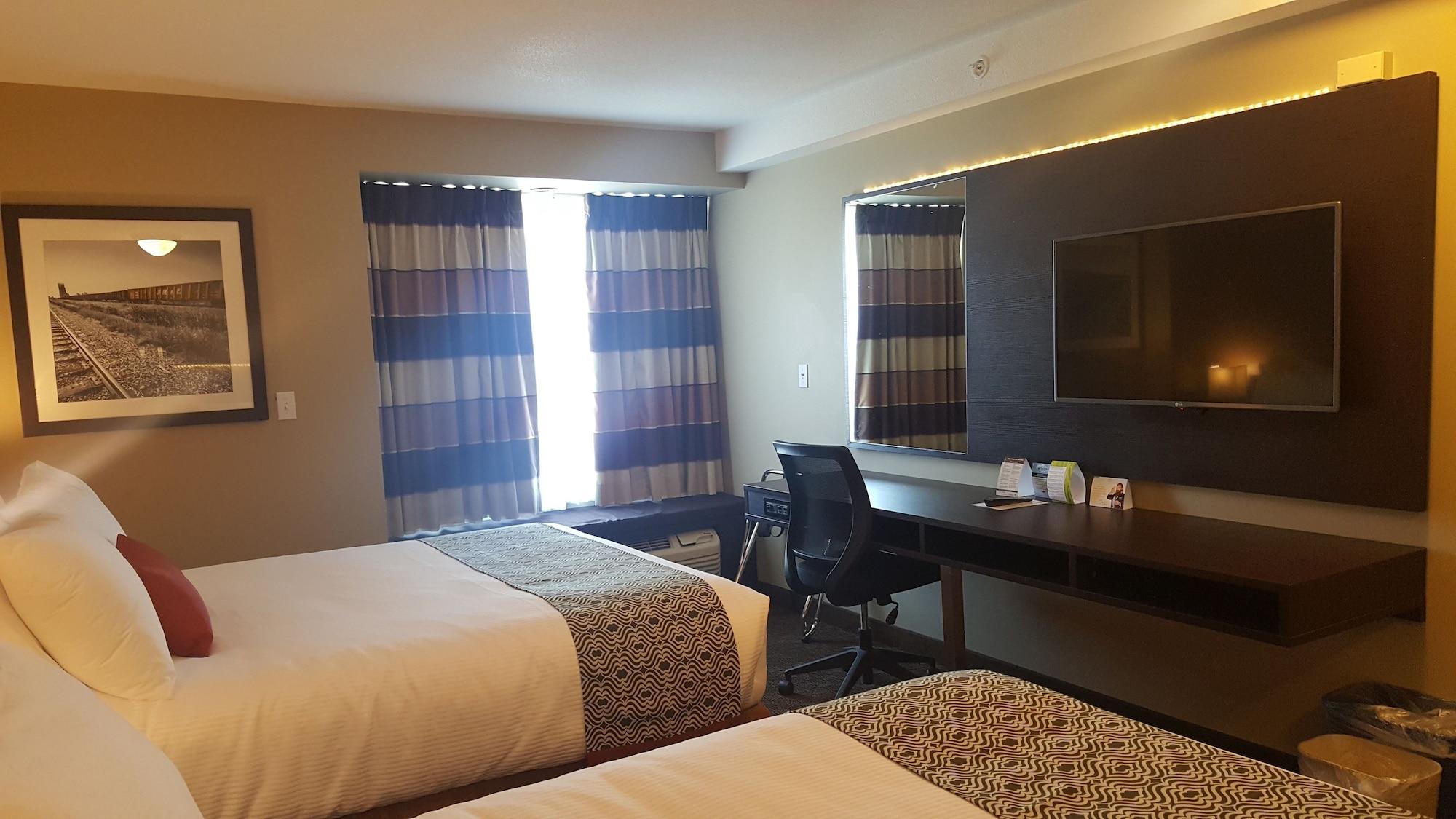 Microtel Inn & Suites By Wyndham Whitecourt Buitenkant foto