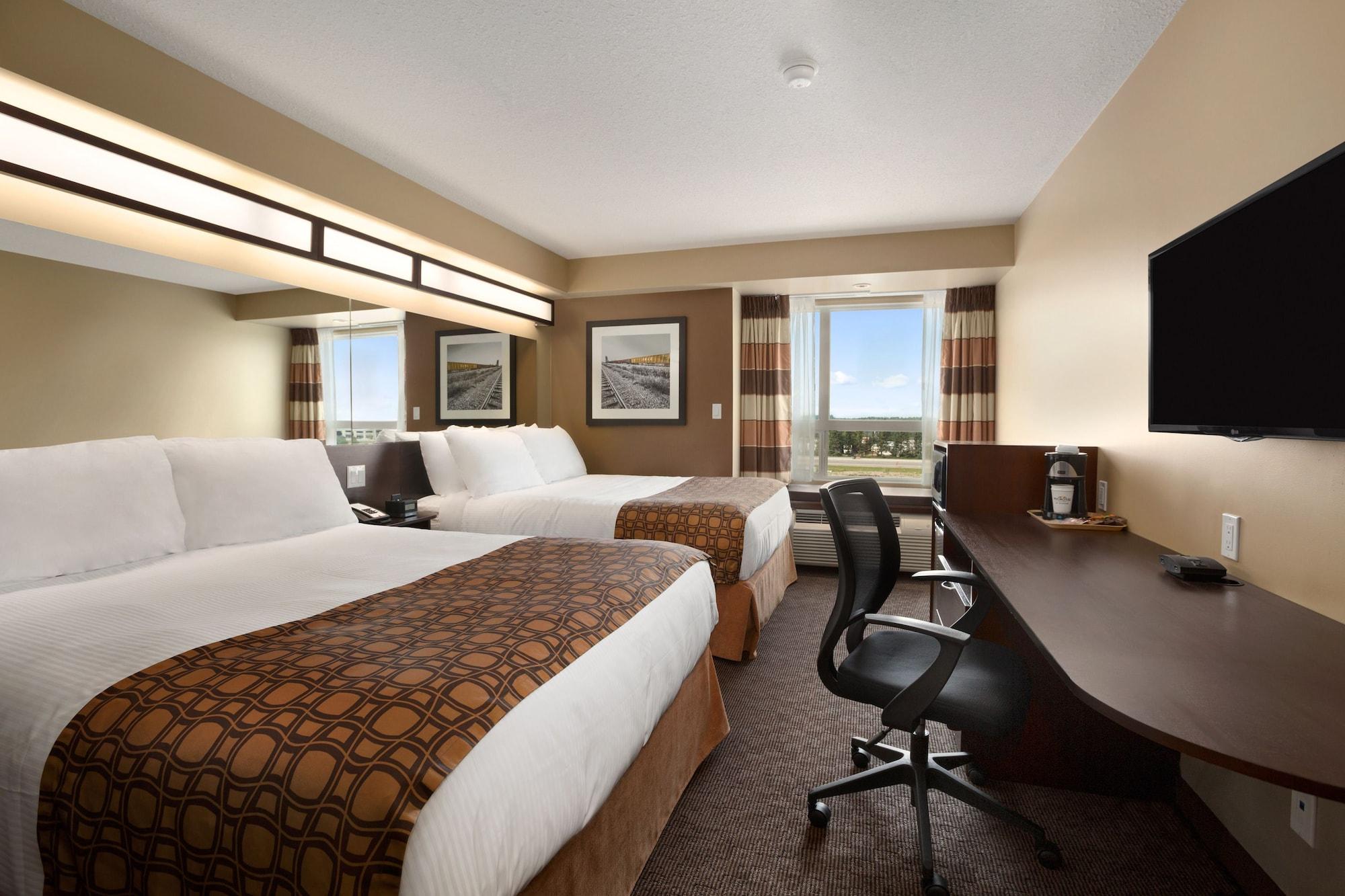 Microtel Inn & Suites By Wyndham Whitecourt Buitenkant foto