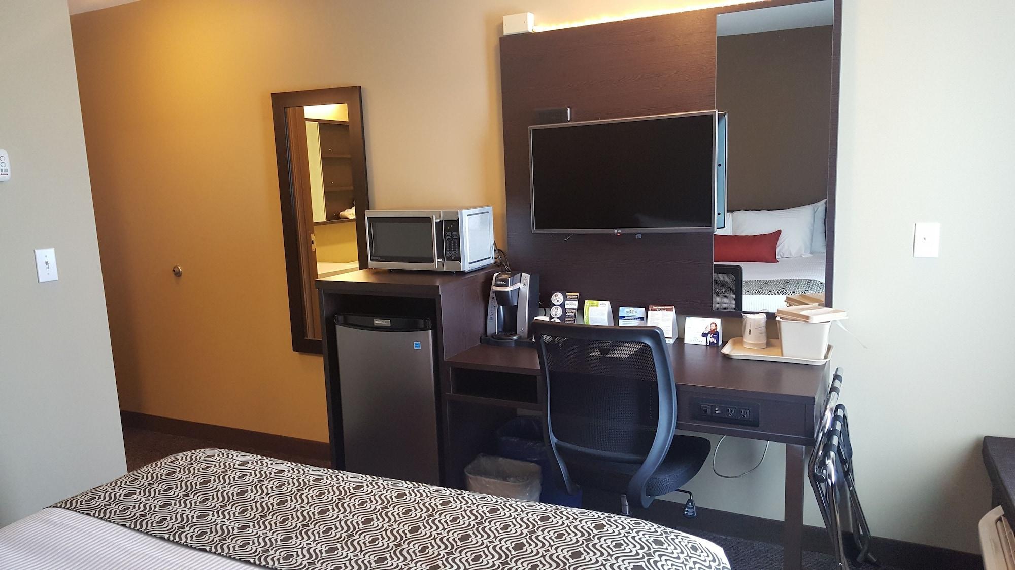 Microtel Inn & Suites By Wyndham Whitecourt Buitenkant foto