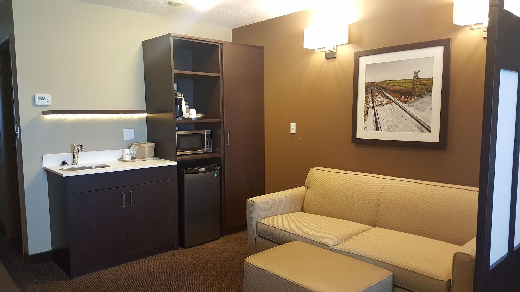 Microtel Inn & Suites By Wyndham Whitecourt Buitenkant foto
