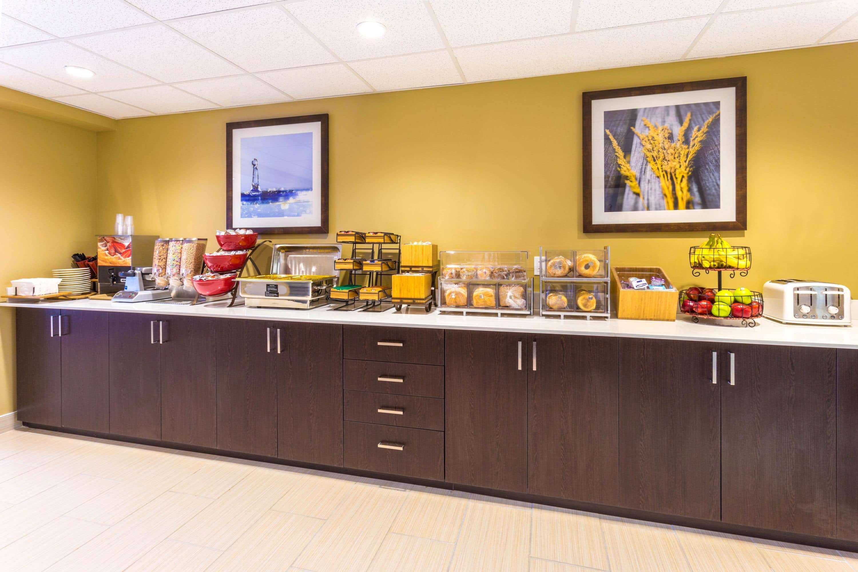 Microtel Inn & Suites By Wyndham Whitecourt Buitenkant foto