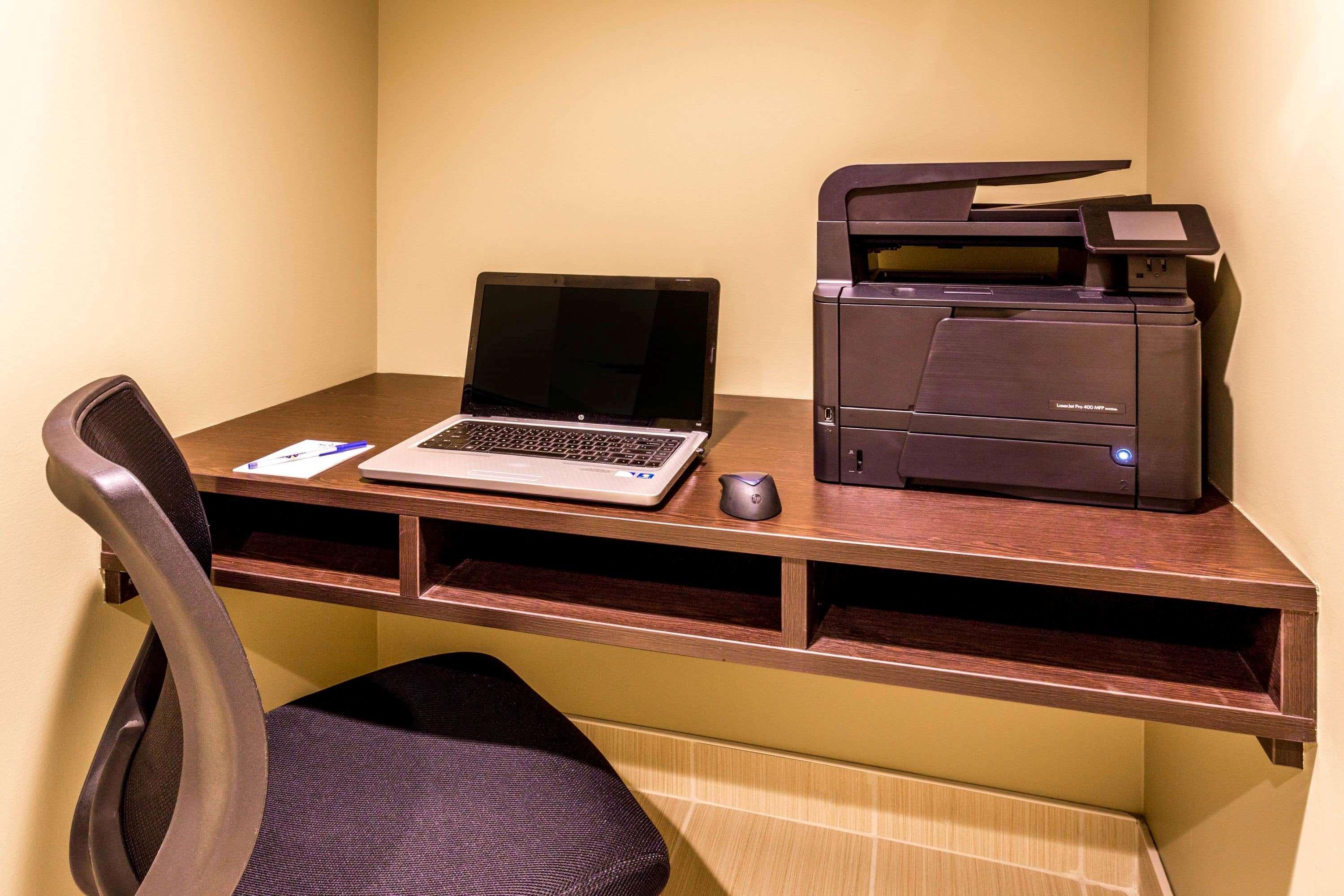Microtel Inn & Suites By Wyndham Whitecourt Buitenkant foto