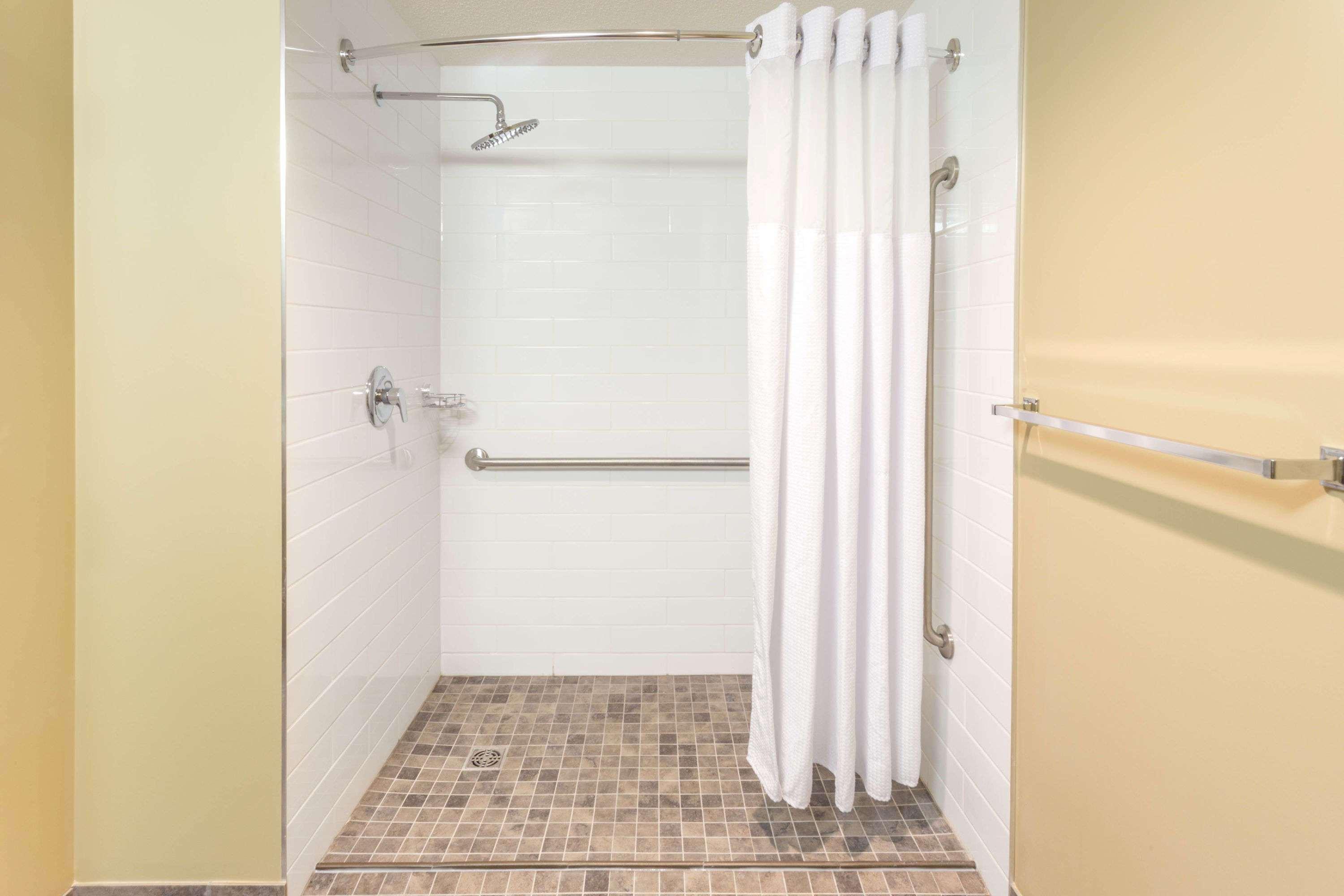 Microtel Inn & Suites By Wyndham Whitecourt Buitenkant foto