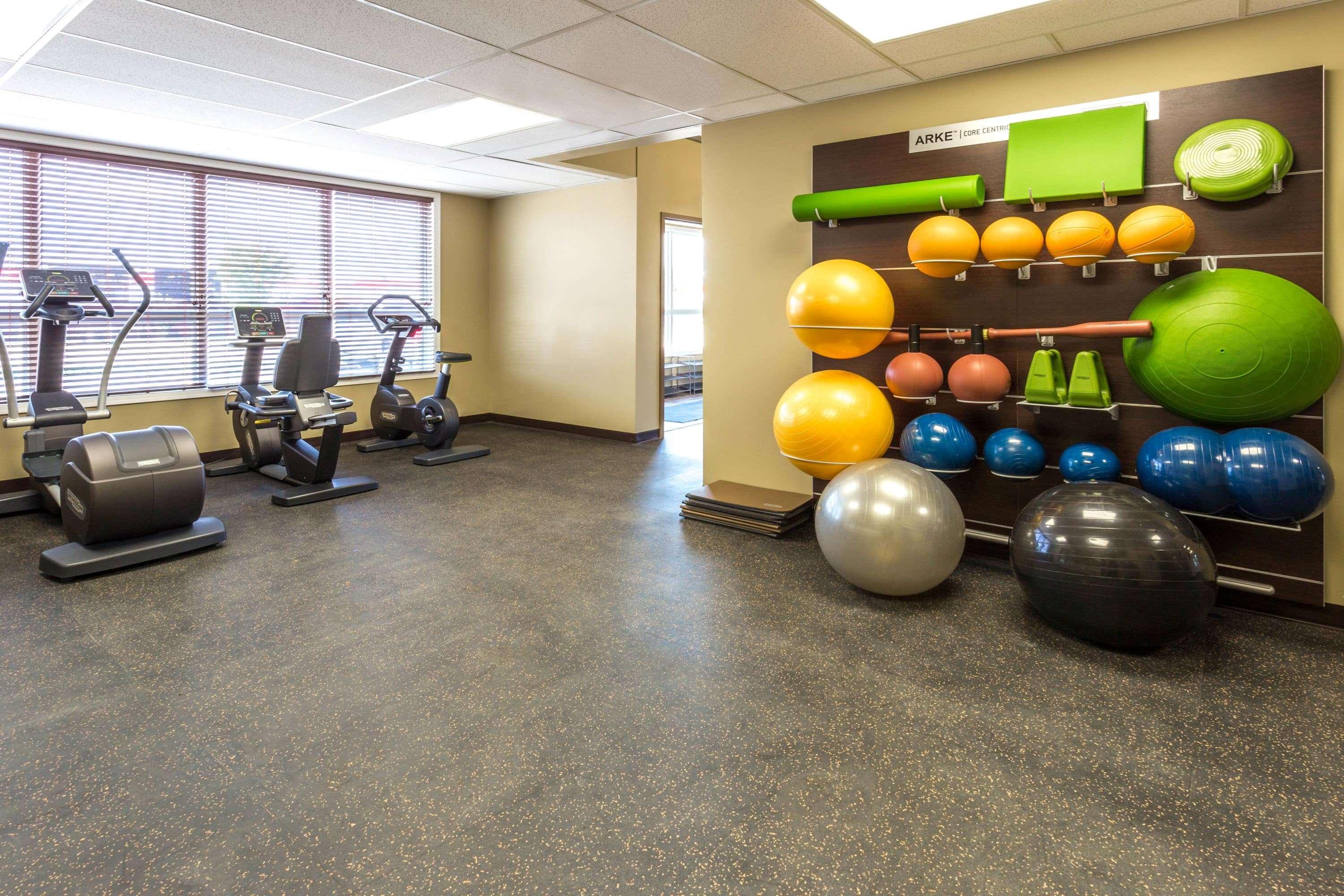 Microtel Inn & Suites By Wyndham Whitecourt Buitenkant foto