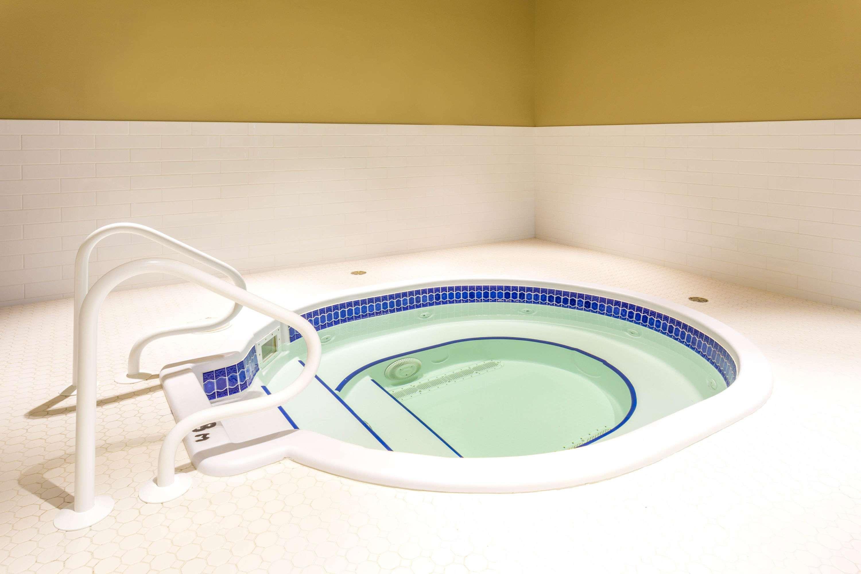 Microtel Inn & Suites By Wyndham Whitecourt Buitenkant foto