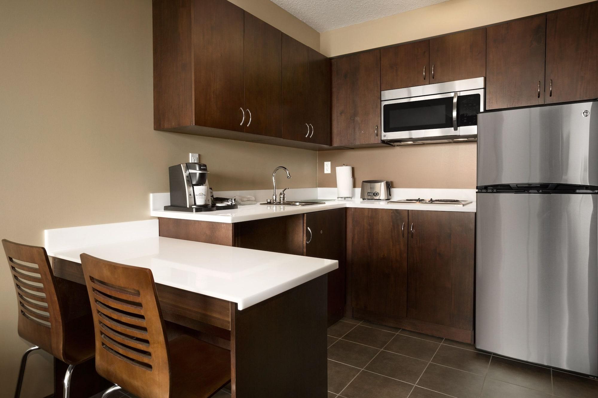 Microtel Inn & Suites By Wyndham Whitecourt Buitenkant foto