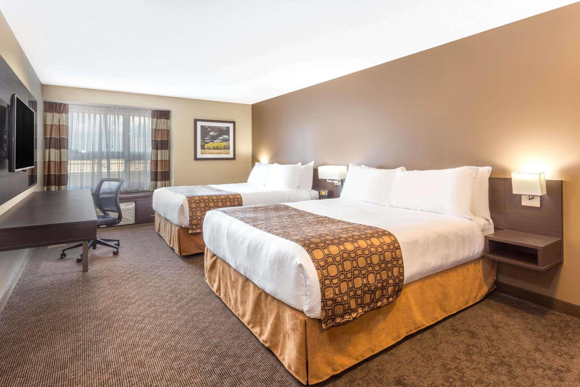 Microtel Inn & Suites By Wyndham Whitecourt Buitenkant foto