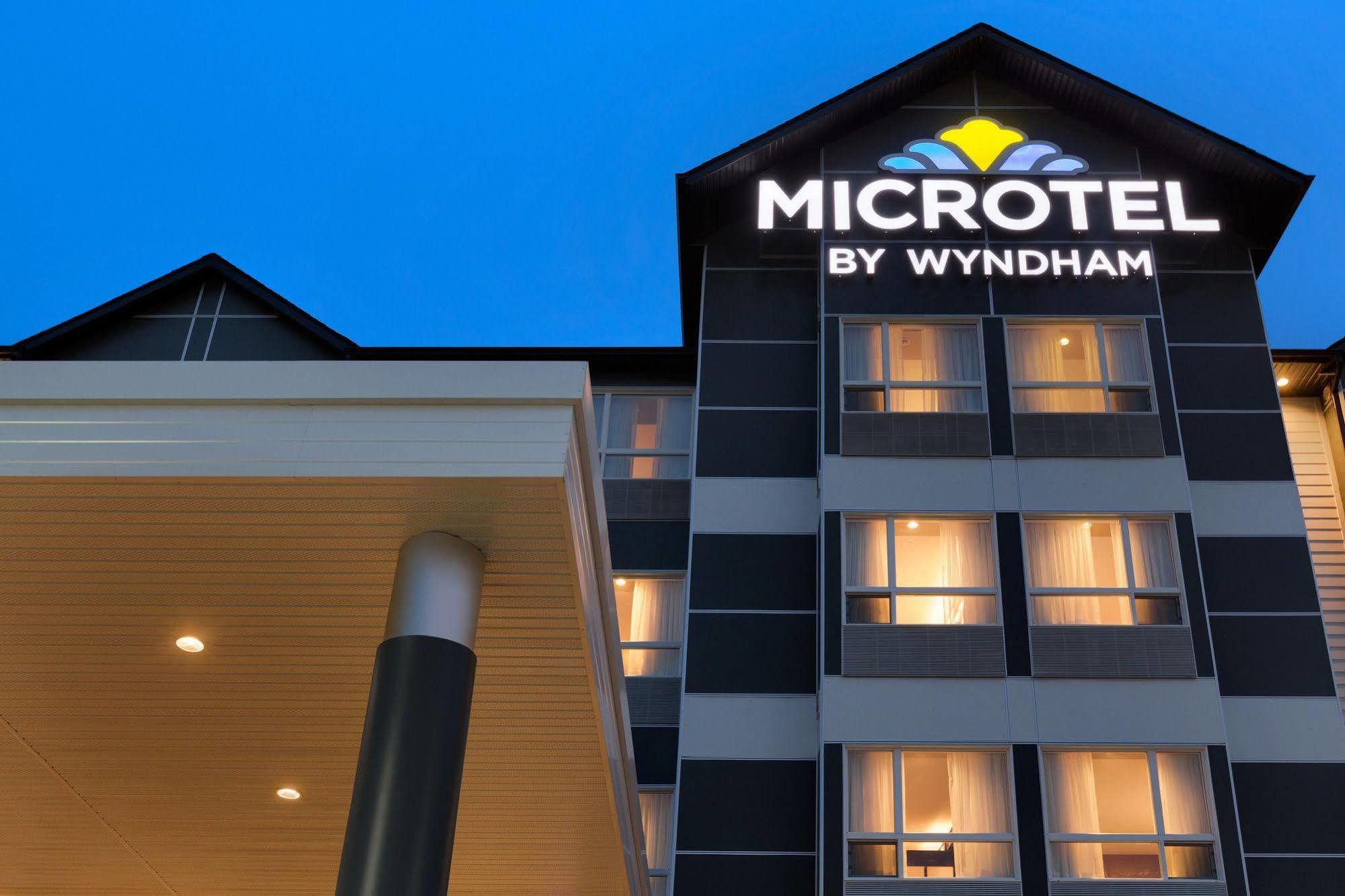 Microtel Inn & Suites By Wyndham Whitecourt Buitenkant foto