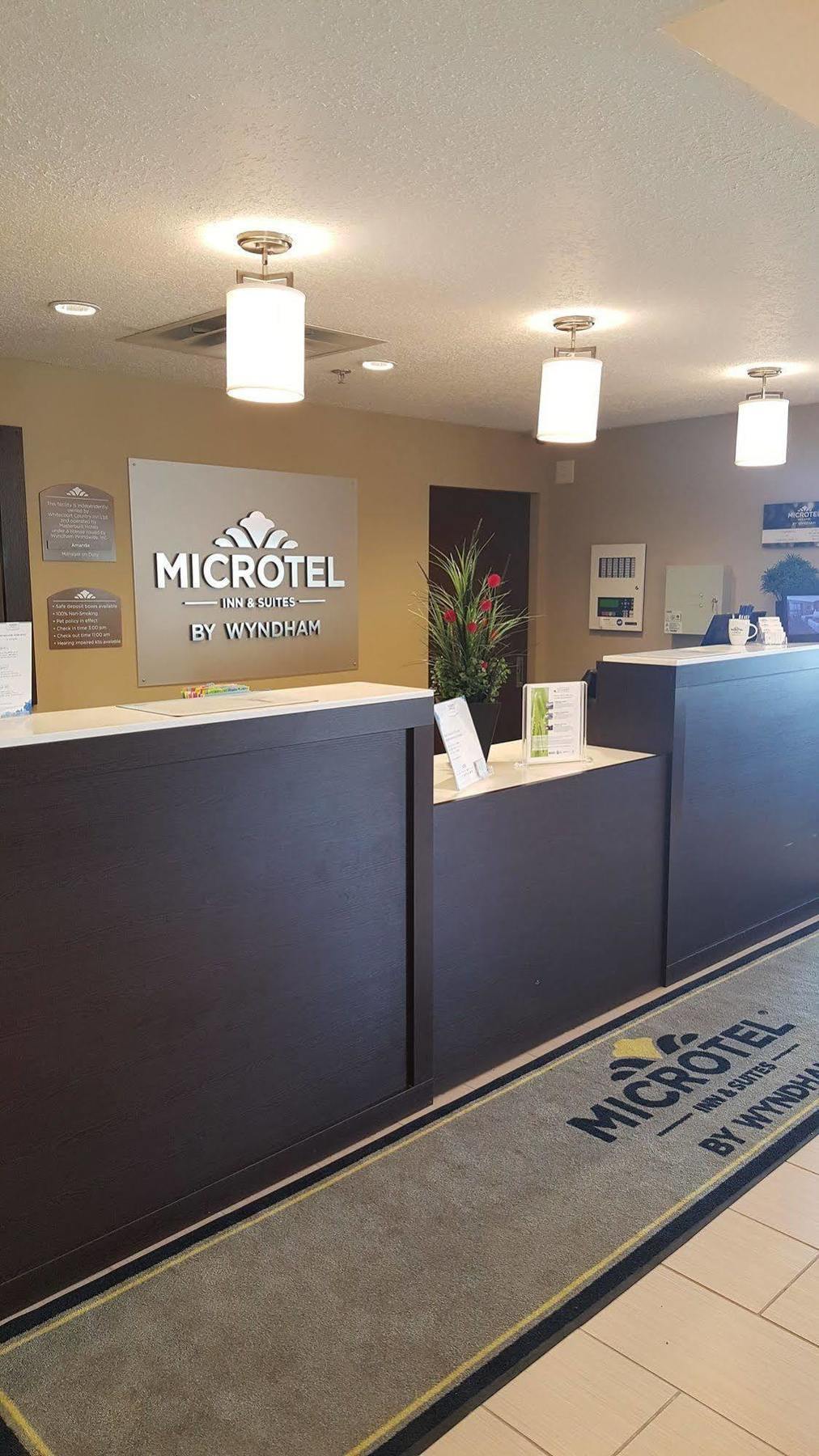 Microtel Inn & Suites By Wyndham Whitecourt Buitenkant foto
